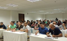 Poucos são os ruídos ouvidos durante o desenrolar das palestras, que foram realizadas em inglês