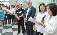 O reitor Eurico Lôbo e Stela Lameiras recepcionam os convidados