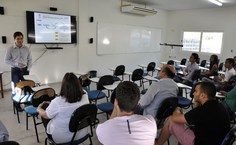 O professor Luciano Barbosa apresentou o panorama geral de projetos de extensão do Ctec, percorrendo a história do Paespe