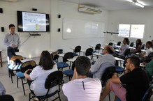 O professor Luciano Barbosa apresentou o panorama geral de projetos de extensão do Ctec, percorrendo a história do Paespe