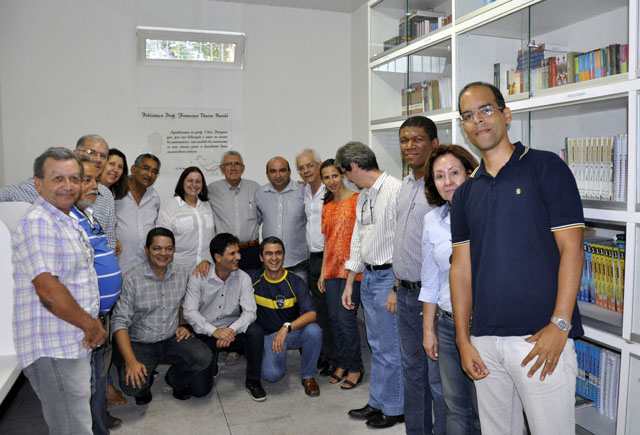 Professores do Ctec e equipe do Paespe comemoram inauguração da Biblioteca