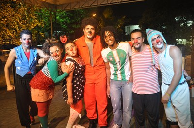 O grupo Clowns de Quinta, contemplado pelo edital Proinart, durante apresentação na Terça Cultural em 2014