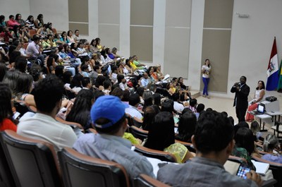 Evento de entrega de certificados realizado no Auditório da Reitoria, no Campus A.C. Simões