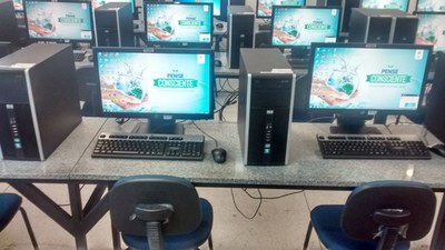 Computadores do Campus do Sertão já estão divulgando a campanha pelo desktop