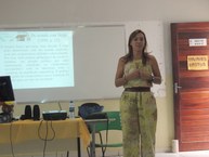 Maria Betânia Gomes em minicurso de Projeto Pedagógico na escola de Educação Básica e suas especificidades