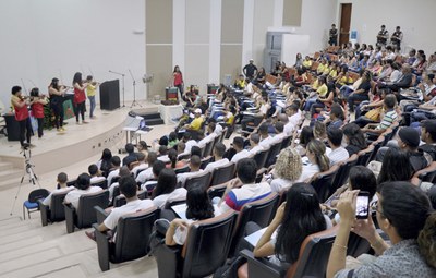 Socioeducandas também fizeram apresentação com violino