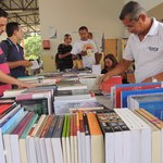 Campus Arapiraca recebe Feirão do Livro da Edufal durante 1º Cipar