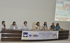 Mesa de abertura do evento