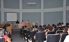 Evento aconteceu no auditório da Faculdade de Economia, Administração e Contabilidade