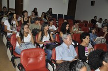 Alunos e servidores prestigiam abertura da Exposição