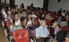 Alunos e servidores prestigiam abertura da Exposição