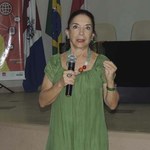 Lúcia Santaella discute transformações de leitura e aprendizagem com as mídias digitais