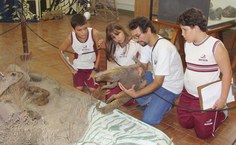 Fábio Menezes, hoje diretor do MHN, no Salão de Exposição Permanente