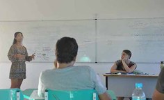 Christina e Maggie ministram aulas juntas no curso de Letras Inglês