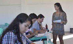 Christina relata que falta de contato com estrangeiros é compensada com esforço dos alunos alagoanos