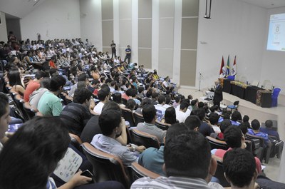 Auditório da Reitoria fica lotado durante palestra do diretor de Engenharias, Ciências Exatas, Humanas e Sociais do CNPq, Guilherme Melo