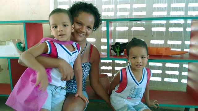 Joseane da Silva se diz satisfeita com a educação que os filhos têm recebido