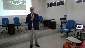 Pesquisador desenvolve aulas de matemática em ambiente virtual