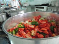 Verduras preparadas para serem adicionadas aos pratos em cozimento