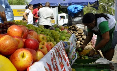 Acontece até às 17h desta terça-feira, 19, a edição de maio da Nutrifeira em frente à Tenda Cultural