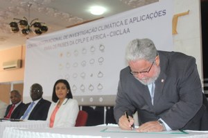 Ufal assina acordo internacional para estudos na área de Geociências Ambientais