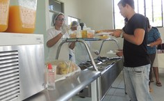 Comunidade pôde provar gratuitamente o almoço no dia da inauguração