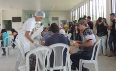 No primeiro dia de atividades, RU atendeu comunidade em pouco mais de uma hora