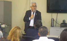 Reitor Eurico Lôbo coloca a reitoria à disposição da Unidade de Reumatologia do HU