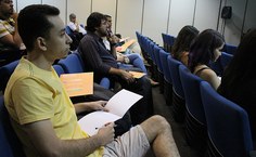 Público atento aos dados e informações sobre o funcionamento do transporte urbano