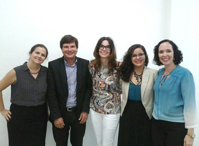 Georgina (ao centro) com os membros da banca, Elaine Pimentel, Gabriela Rebouças e George Sarmento