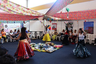 Apresentação cultural do grupo Bela Danza na Tenda Damião