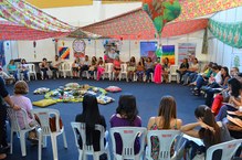 Público participa da roda de conversa na Tenda Damião