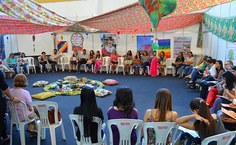 Público participa da roda de conversa na Tenda Damião