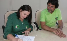 Os professores Rachel Rocha e Zé Carlos formam a chapa 2 (foto da página oficial dos candidatos)