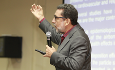 Professor Jaílson Bittencourt falou sobre o tema Relações entre a composição dos combustíveis, as emissões veiculares e a Química Atmosférica: Brasil, um estudo de caso