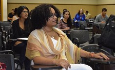 Professora Regina Trindade, docente do Cesmac, durante a apresentação do livro sobre a Criminalidade e Direitos Humanos