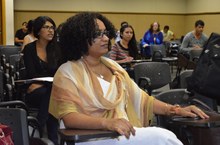 Professora Regina Trindade, docente do Cesmac, durante a apresentação do livro sobre a Criminalidade e Direitos Humanos