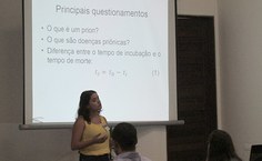 Aluna Daine Possidonio em apresentação oral