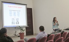 Professora Socorro Seixas em realização de palestra