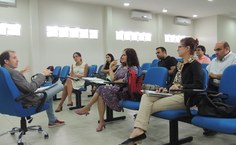 Gilberto Kac conversa com docentes do programa e sugere redução na carga horária das disciplinas