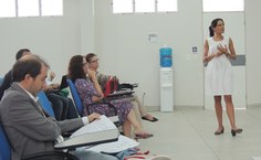 Giovana Longo em exposição do PPGNUT para coordenador da Capes