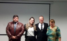 O professor Pierre Barnabé, Juliana Bernardo e os professores da banca