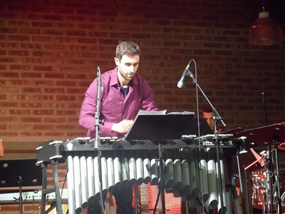 Professor Augusto Moralez em sua apresentação no Festival Internacional de Percussão