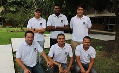 Da equipe do Lapis, em pé, o boliviano Luis Hernan, o angolano Anacleto Marito e o venezuelano Carlos Vzcátegui
