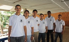 Leandro Macedo (o primeiro) representou o Brasil em um evento da área, no México