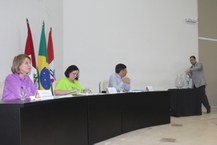 O jornalista Thiago Correia foi o mediador do debate