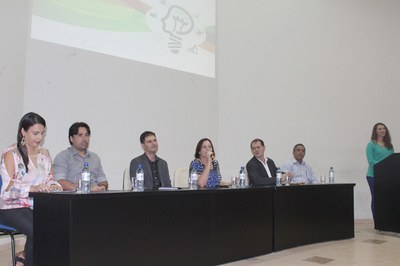 Vice-reitora Rachel Rocha presidiu a mesa de abertura da 16ª Semana de Engenharia Química no auditório da Reitoria da Ufal