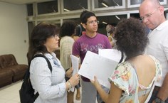 Movimento dos bolsistas ficou com uma cópia de cada documento que foi assinado ontem