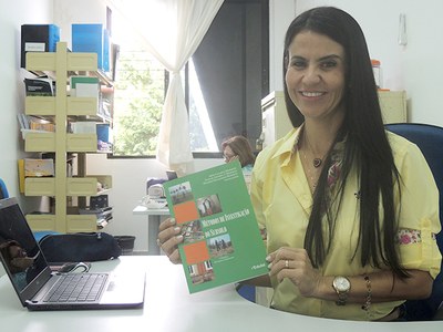 Professora Juliane Marques ressalta o orgulho que tem em participar da obra, inicialmente produzida por seu pai, Abel Galindo