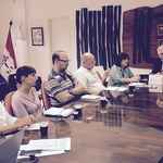 Reitor reúne equipe para discutir situação de bolsas com pendências